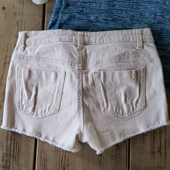 Cream High Rise Shorts - Picture 4 of 6
